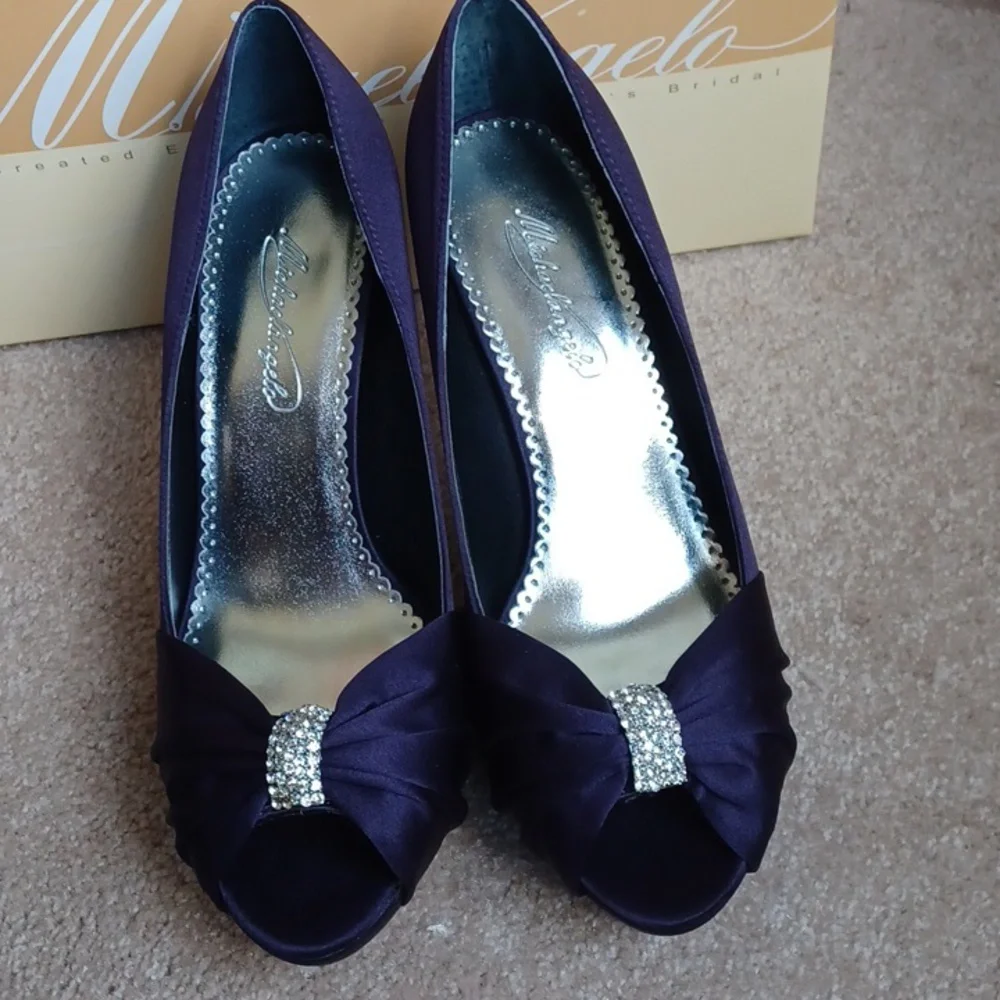 WS23- Women 4" Satin Purple Heels - sz 9.5 & sz 10 - Picture 2 of 8